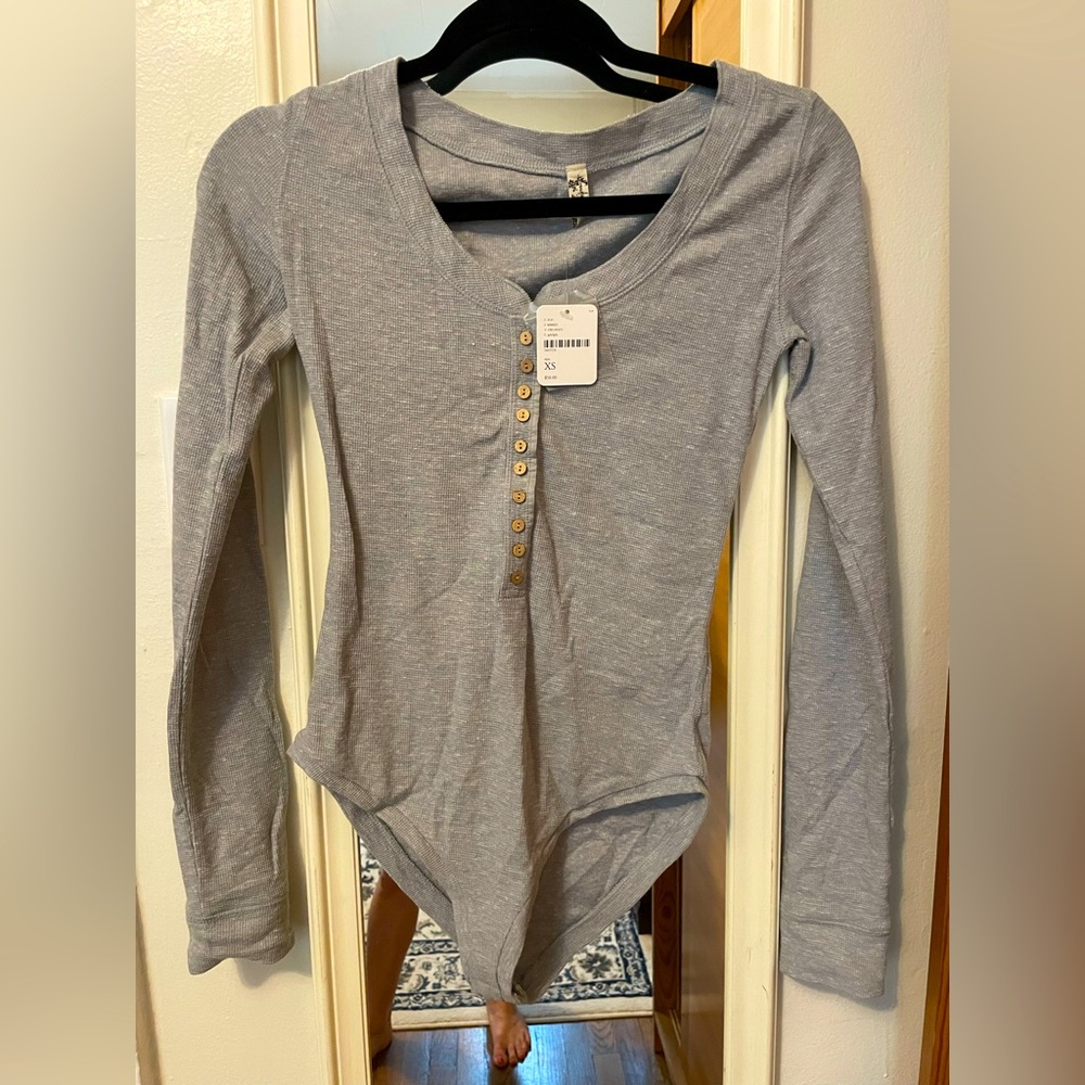 Light blue waffle Henley bodysuit Free People XS, NEVER WORN tags still on